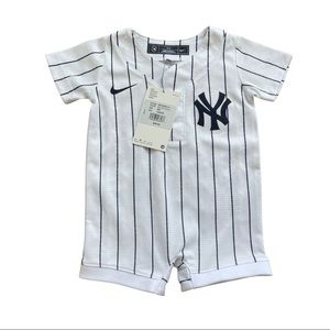 NWT Infant 0-3M NEW YORK YANKEES Jersey Onsie
